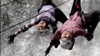 Keduanya justru bisa berpose sambil melakukan waterfall rappelling. Kawasan dilarang manja. Foto: Instagram @ririe_fairus