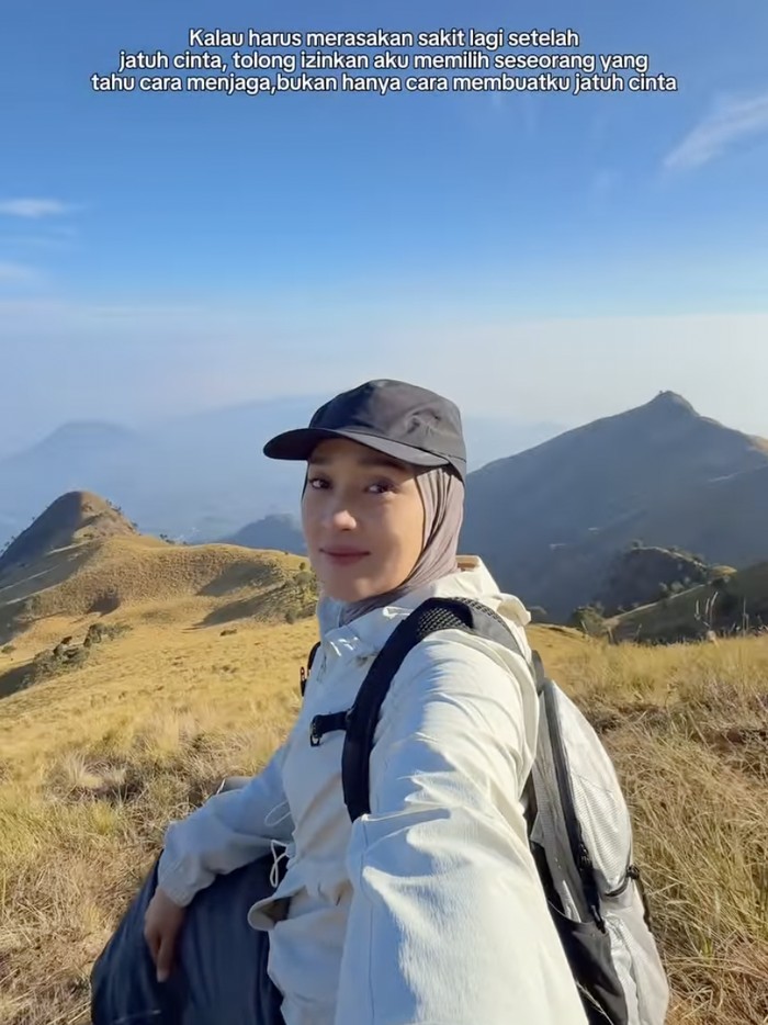 Ririe Fairus traveling