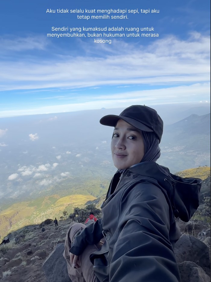 Ririe Fairus traveling