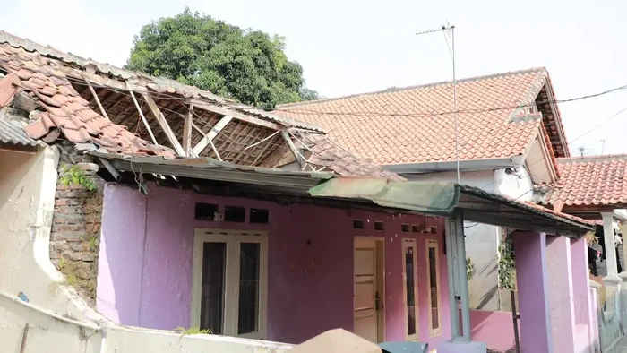 Rumah warga Serang, Banten, yang ambruk mendapat bantuan dari Biaya Penunjang Operasional (BPO) Wali Kota Serang. (Dok.Pemkot Serang)