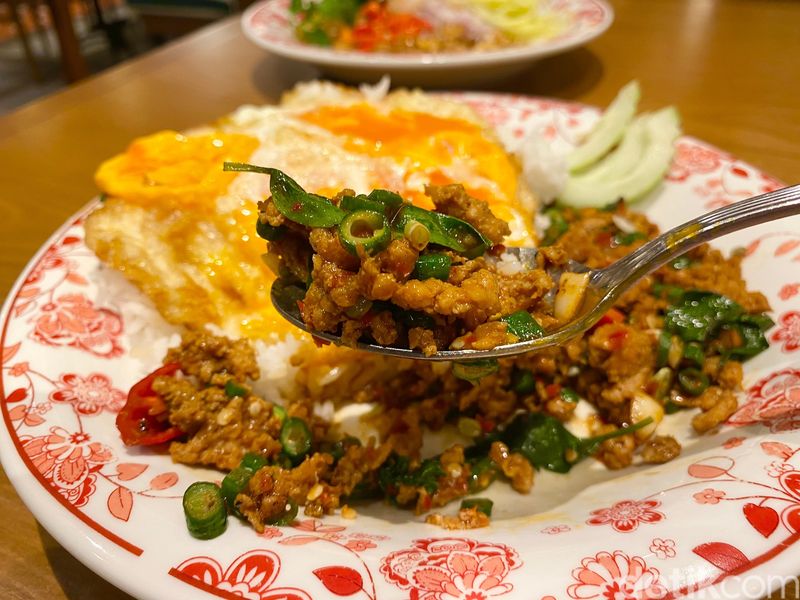 Soi Sabai: Ga Praw hingga Pad See Ew Buat yang Kangen Makanan Thailand