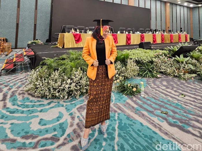 Sosok Riskafiani, mantan pramugari dan pegawai Pemda Bogor yang kini melanjutkan studi S2 di Saint Petersburg State University lewat beasiswa Pemerintah Rusia.