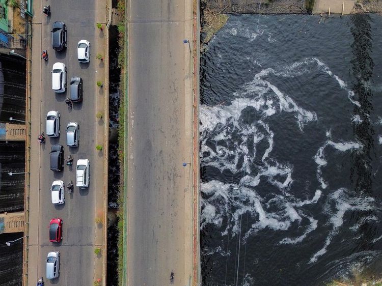 Sungai Cileungsi Tercemar, Air Bekasi Menghitam dan Berbusa