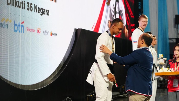 Tim Indonesia mendulang medali di 8th Asian Taekwondo Indonesia Open Championships 2026. Paling anyar, tuan rumah menambah satu medali perak dan dua medali perunggu dari nomor kyorugi, sekaligus mempertahankan posisi di puncak klasemen sementara.

