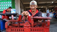 Kegiatan ini bertujuan memastikan alat ukur yang digunakan dalam transaksi perdagangan tetap akurat sekaligus memberikan perlindungan kepada konsumen dan pedagang. ANTARA FOTO/Prasetia Fauzani