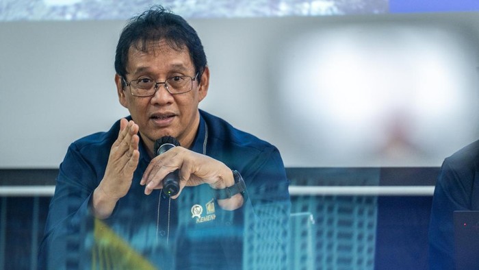 Menteri Keuangan Purbaya Yudhi Sadewa menjawab pertanyaan wartawan saat konferensi pers di Kantor Kementerian Keuangan, Jakarta, Rabu (5/8/2026). Kementerian Keuangan menyatakan menunda implementasi pemungutan pajak PPh final 0,5 persen melalui marketplace atau toko digital hingga ekonomi membaik, yang sebelumnya direncanakan berlaku efektif pada Agustus 2026. ANTARA FOTO/Bayu Pratama S