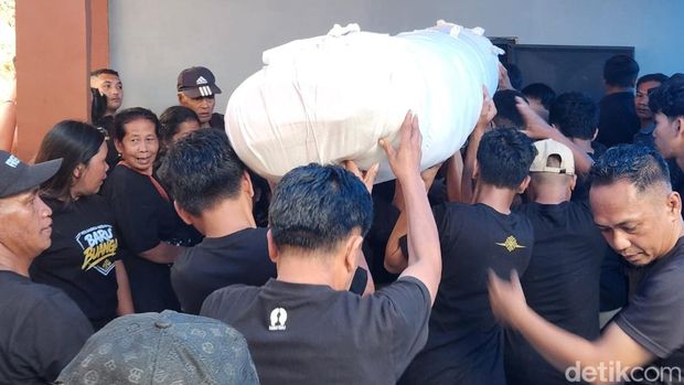 Tradisi Mangngaro di Mamasa, Sulawesi Barat.