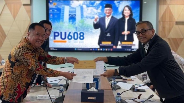 Wagb Sumsel Cik Ujang sampaikan usulan perbaikan jalan-jembatan.