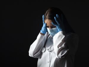 Kisah Wanita Dulu Dokter Bergelar PhD Tapi Lebih Bahagia Jadi Ojol Makanan
