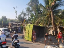 Tabrakan Bikin 2 Truk Terguling di Patuk Gunungkidul Dipicu Rem Blong