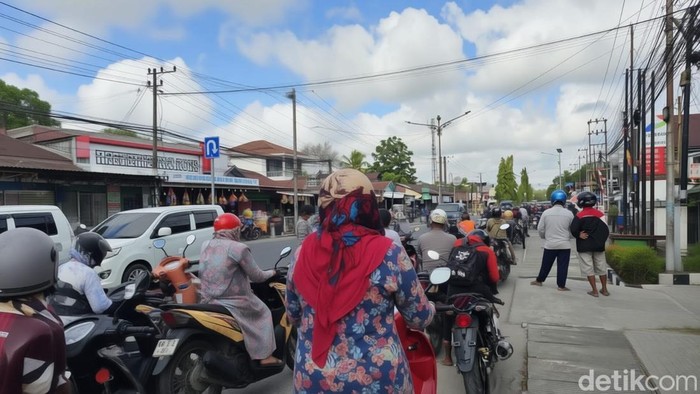Antrean salah satu SPBU di Kotawaringin Barat.