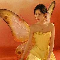 Berada di urutan kedua aktris drama China terpopuler global, Meng Ziyi yang lahir pada 5 Desember 1995 merupakan lulusan Beijing Film Academy. Aktris drama China yang dikenal dengan visual elegan ini mulai mencuri perhatian setelah membintangi sejumlah drama sejarah, fantasi dan wuxia (bela diri atau persilatan). Foto: Dok. Instagram, Weibo