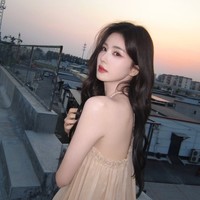 Bai Lu lahir pada 23 September 1994 dan menjadi salah satu aktris papan atas generasi muda China. Kariernya berkembang pesat berkat kemampuan memerankan karakter romantis, fantasi, hingga drama sejarah. Foto: Dok. Instagram, Weibo