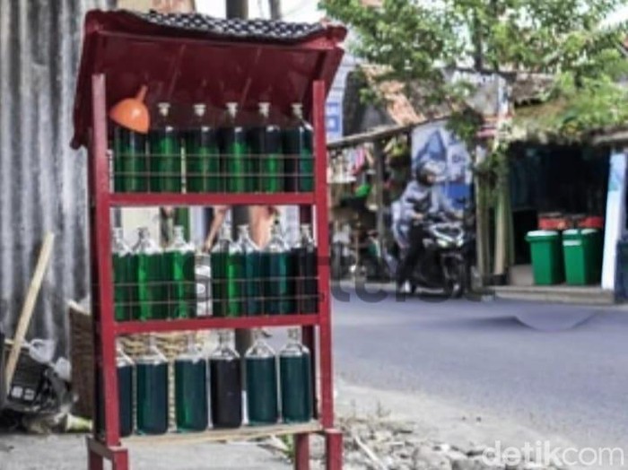 Harga BBM eceran di sejumlah pelosok Kabupaten Kotawaringin Barat (Kobar), Kalimantan Tengah dikeluhkan warga. Harga pertalite yang dijual per botol disebut mencapai Rp 20.000 hingga Rp 25.000.