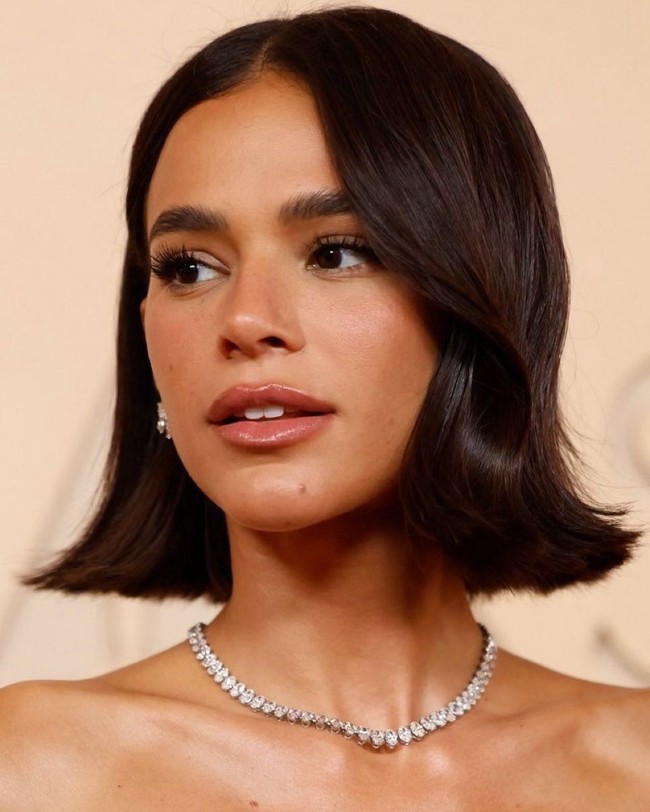 Bruna Marquezine sendiri merupakan salah satu aktris Brasil yang paling dikenal. Meski namanya masih asing dalam dunia hiburan Amerika tapi ia sudah mulai berekspansi di Hollywood melalui film ‘Blue Beetle’. Foto: Instagram @brunamarquezine