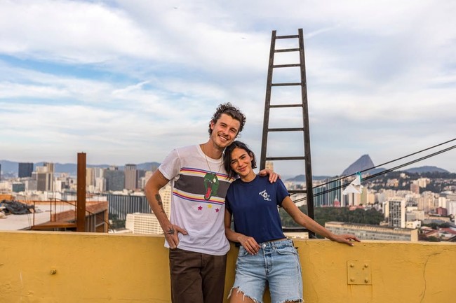 Shawn Mendes perdana mengunggah pacarnya, Bruna Marquezine di Instagram. Dalam postingan ‘hard lauch’ tersebut, Shawn memperingati ulang tahun sang kekasih yang genap berusia 31. Foto: Instagram @casaamarelaprovidencia
