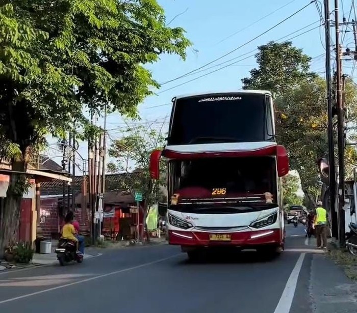 Bus PO MTrans Malang