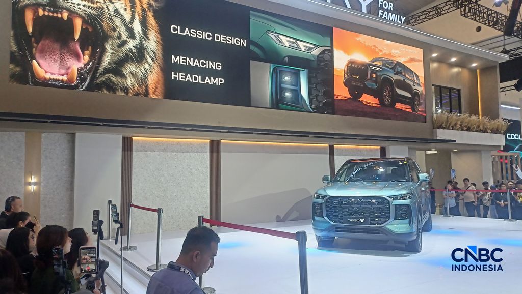 Chery memamerkan Tiggo V dalam gelaran GAIKINDO Indonesia International Auto Show (GIIAS) 2026 di Indonesia Convention Exhibition (ICE) BSD City, Tangerang, Kamis (6/8/2026). (CNBC Indonesia/Ferry Sandi)