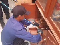 Kagetnya Nurholis Temukan Ular 1,2 Meter Saat Buka Lemari