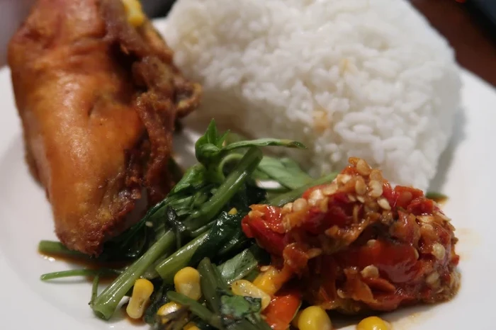 10 Tempat Makan Spesialis Sambal di Jakarta, Pedasnya Bikin Nagih!