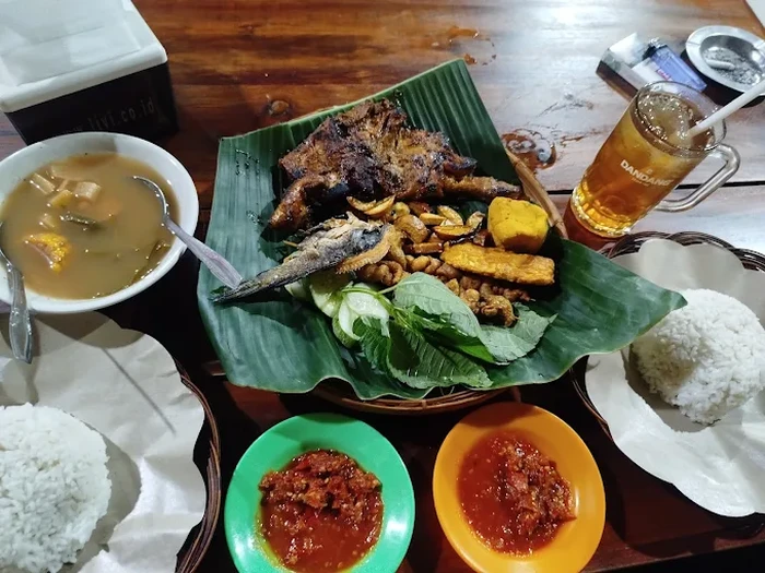 10 Tempat Makan Spesialis Sambal di Jakarta, Pedasnya Bikin Nagih!
