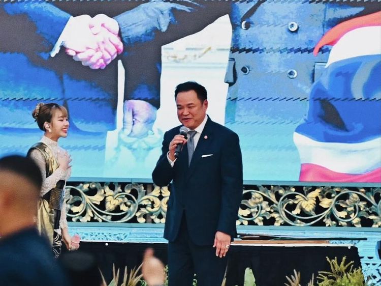 Momen Ghea Indrawari Nyanyi Bareng Perdana Menteri Thailand di Istana Negara