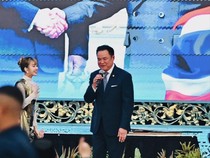 Momen Ghea Indrawari Nyanyi Bareng Perdana Menteri Thailand di Istana Negara