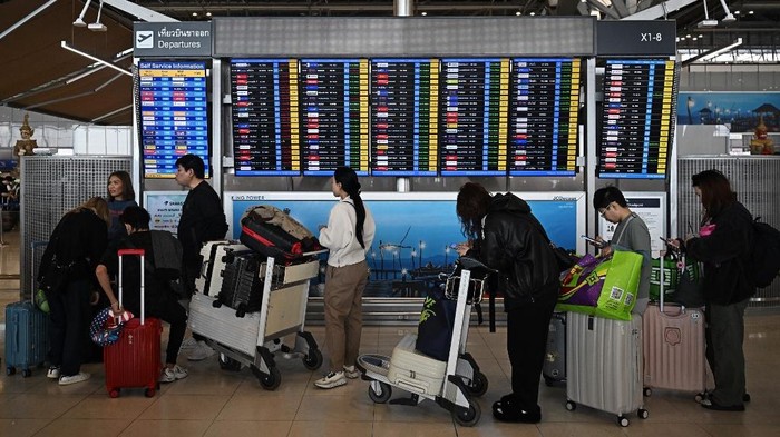 Ilustrasi -- Bandara Suvarnabhumi (dok. AFP/LILLIAN SUWANRUMPHA) 