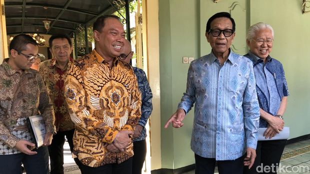Jasamarga Temui Gubernur DIY Direktur Utama PT Jasa Marga, Rivan Achmad Purwantono Gubernur DIY Sri Sultan Hamengku Buwono X di Kompleks Kepatihan, Kamis (6/8).