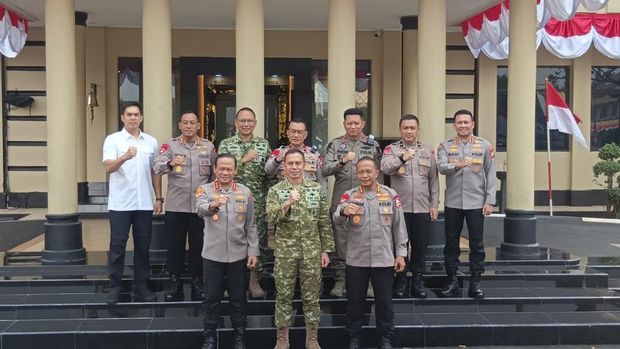 Kapolda Metro Jaya dan Pangdam Jaya mengunjungi Dankorbrimob Polri dalam rangka memperkuat soliditas dan sinergi TNI-Polri, Kamis (6/8/2026).