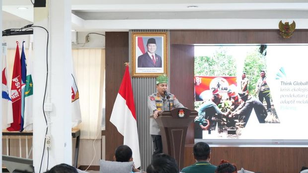 Kapolda Riau Irjen Pol Herry Heryawan menghadiri peluncuran Sekolah Pemilu Hijau di KPU RIau, Kamis (6/8/2026).