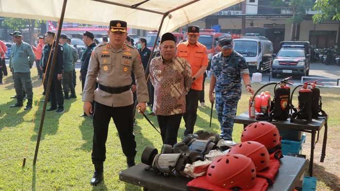 Kapolres Jombang meninjau kesiapsiagaan penanggulangan bencana karhutla dan kekeringan.