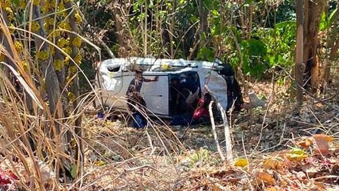 Kecelakaan mobil Wuling Confero di Bolmong, mengakibatkan sopir meninggal.