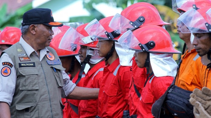 Kepala BPBD Kotawaringin Timur Multazam bersama Masyarakat Pemadam Api