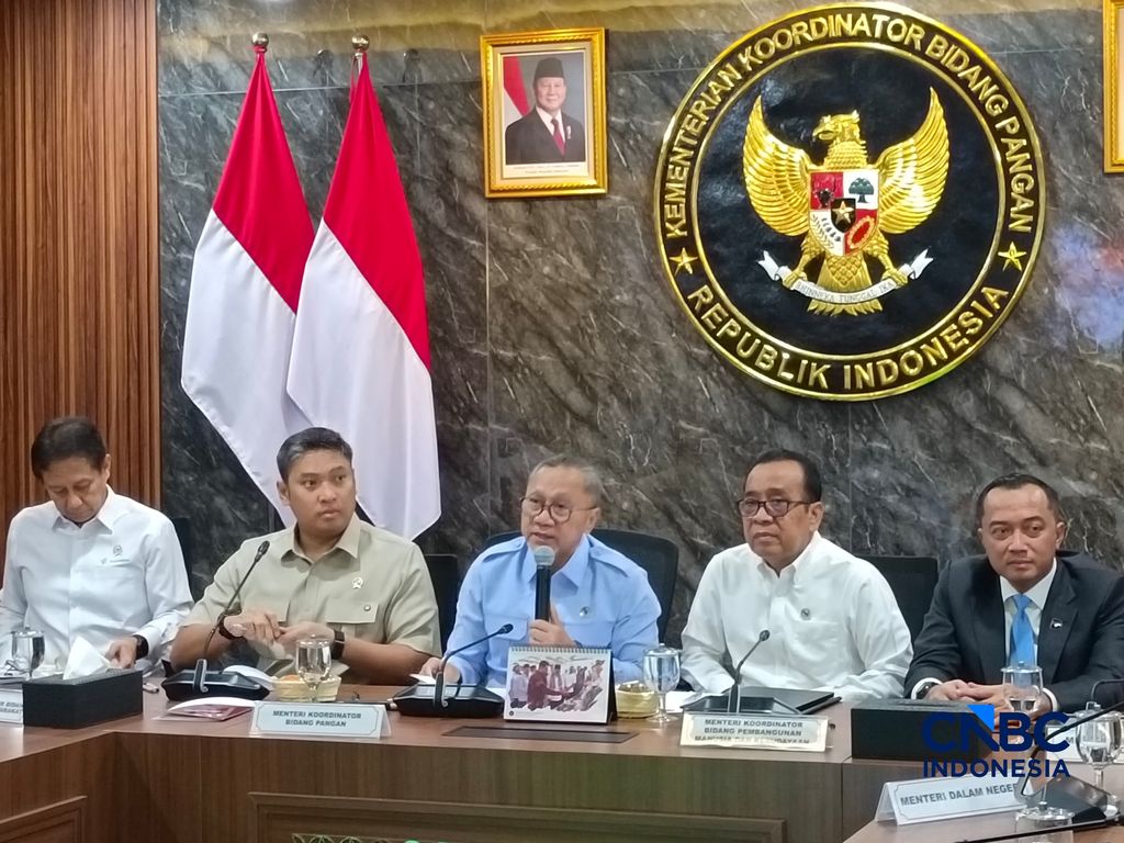 Konferensi pers mengenai program MBG usai Rapat Koordinasi Terbatas di Kantor Kemenko Bidang Pangan, Jakarta, Kamis (6/8/2026). (CNBC Indonesia/Martyasari Rizky)