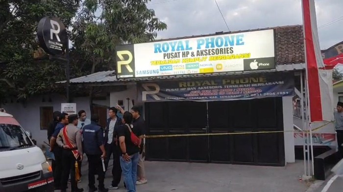 Suasana konter HP Royal Phone di Ambarawa TKP pencurian dengan kekerasan, Kamis (6/8/2026).