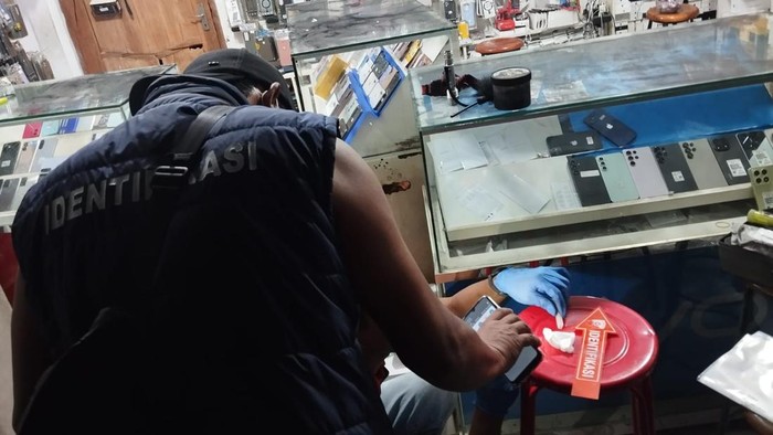 Konter HP Royal Phone di Ambarawa TKP pencurian dengan kekerasan, Kamis (6/8/2026).