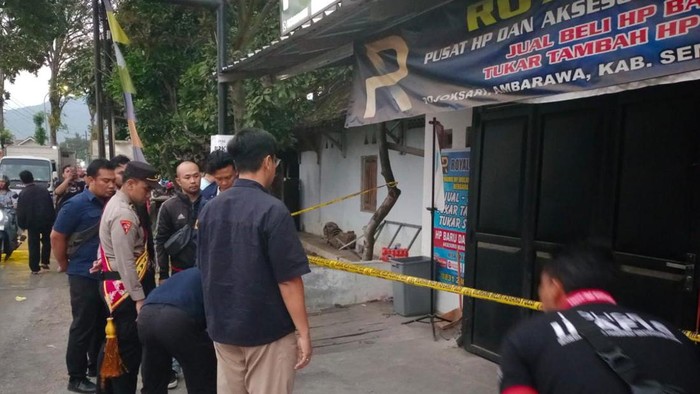 Konter HP Royal Phone di Ambarawa TKP pencurian dengan kekerasan, Kamis (6/8/2026).