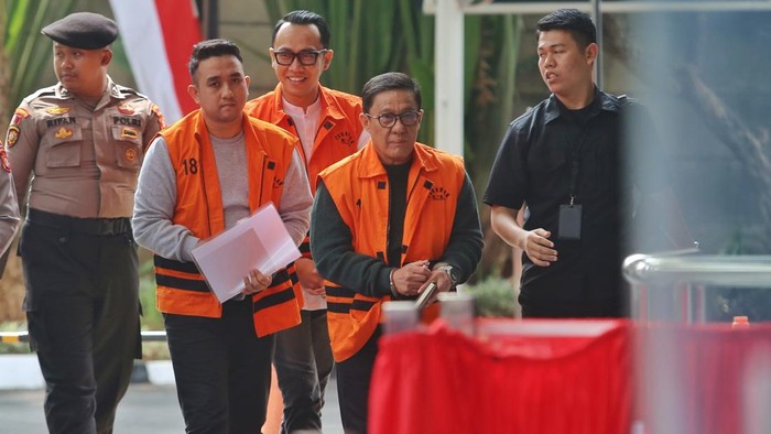 Komisi Pemberantasan Korupsi (KPK) memeriksa mantan Pelaksana Tugas (Plt) Direktur Jenderal Imigrasi Saffar Muhammad Godam terkait kasus dugaan korupsi pengurusan izin tinggal warga negara asing (WNA). Pemeriksaan dilakukan di Gedung Merah Putih KPK, Jakarta, Kamis (6/8/2026).