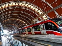 Naik LRT Jabodebek Cuma Bayar Rp 8