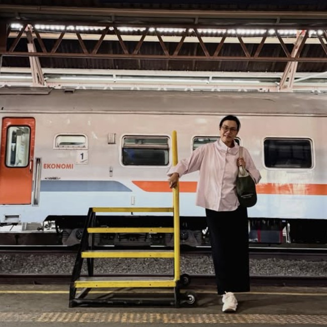 Potret Sri Mulyani Liburan di Semarang, Naik Kereta Sampai Stasiun Tawang