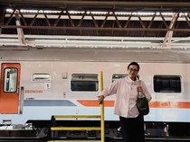 Potret Sri Mulyani Liburan di Semarang, Naik Kereta Sampai Stasiun Tawang