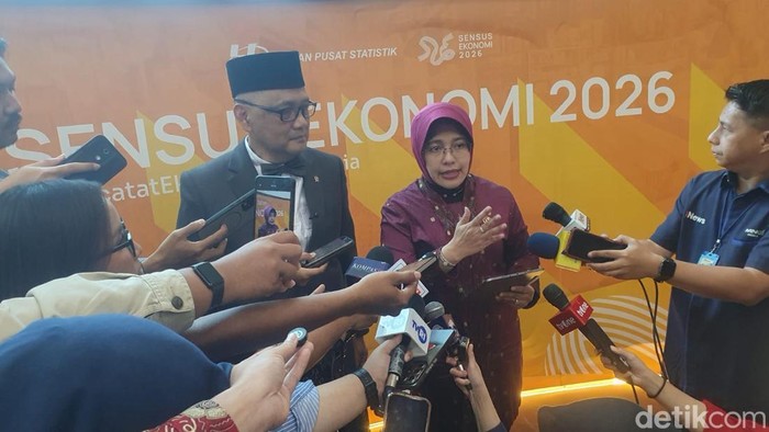 Menteri Haji dan Umrah (Menhaj) Mochamad Irfan Yusuf (Gus Irfan) dan Kepala BPS Amalia Adininggar Widyasanti, saat ditemui di kantor BPS, Pasar Baru, Jakarta Pusat, Kamis (6/8/2026)