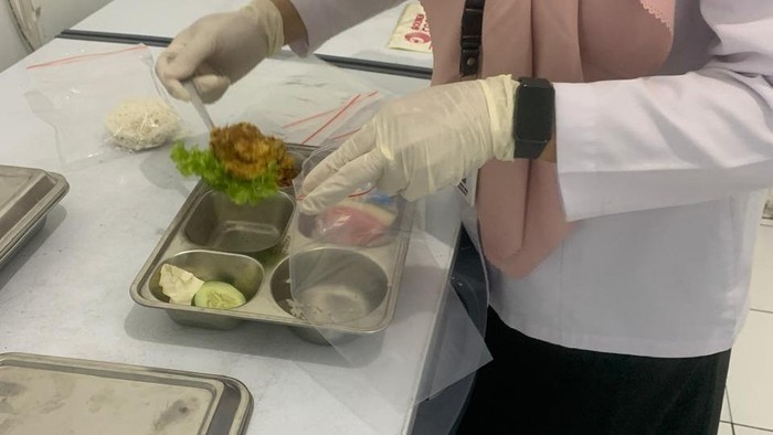 Menu MBG diduga picu keracunan di SMPN 5 Rembang