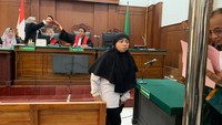 Wanita Surabaya Robohkan Rumah Dinas Pakai Ekskavator Divonis 11 Bulan Bui