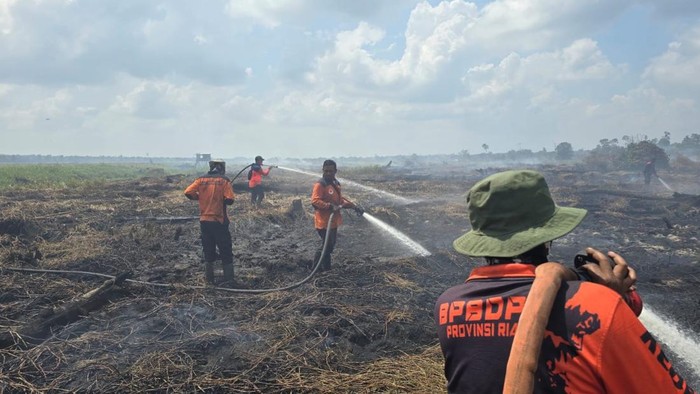 Penanganan karhutla di Riau.