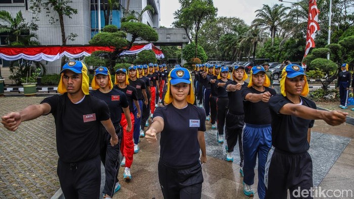 Paskibraka Jakarta Utara Matangkan Latihan Jelang Upacara HUT Ke-81 RI Sejumlah pasukan pengibar bendera merah putih upacara 17 Agustus latihan di kantor Walikota Jakarta Utara, Kamis (6/8/2026).