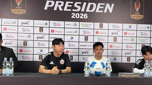 Pelatih Persija Jakarta Shin Tae-yong bersama Witan Sulaeman saat konferensi pers seusai laga perebutan juara ketiga Piala Presiden 2026, Kamis (6/8/2026). (Foto: Dok. Istimewa)
