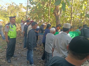 Prosesi Pemakaman Pendaki Gunung Piramid di Lamongan Dikawal Polisi