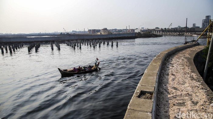 Pembangunan Tol Laut Teluk Jakarta Diharapkan Percepat Arus Logistik Nasional Jalan akses pelabuhan nan dibangun di atas perairan Teluk Jakarta diproyeksikan meningkatkan efisiensi pengedaran barang, sekaligus memperkuat konektivitas area pelabuhan di pesisir utara ibu kota.